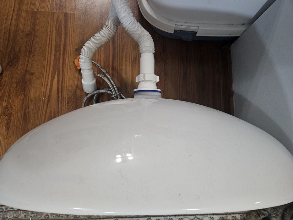 Раковина б/у со смесителем