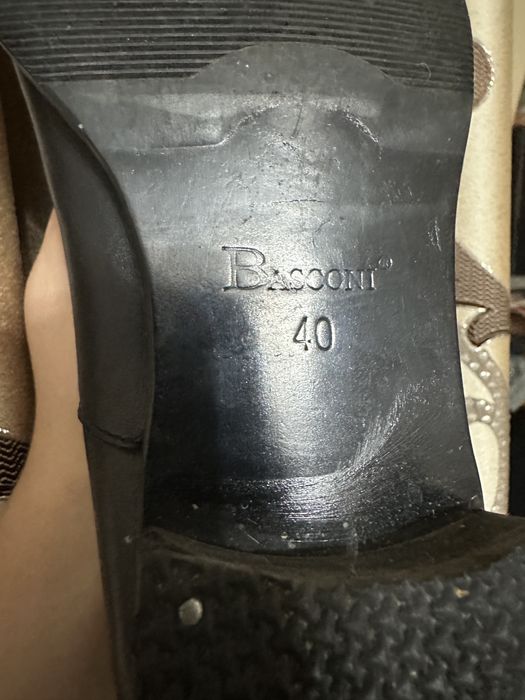 Продам осенние сапоги Basconi