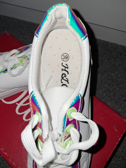 Adidași purtați de 2 ori