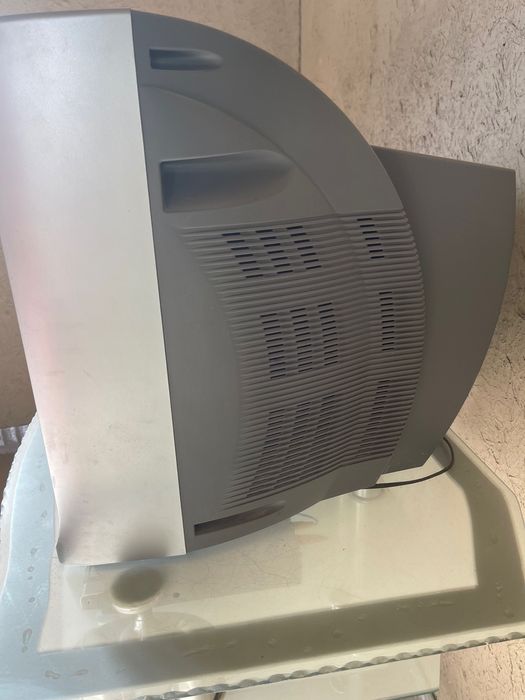 Телевизор ”Samsung” с подставкой