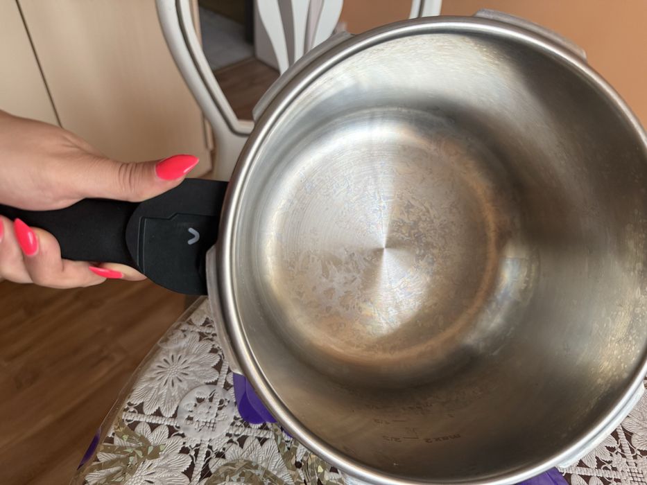 Тенджера под налягане tefal 6литра