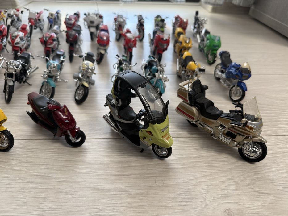 Lot Machete MAISTO - Motociclete 1:18  (Honda,Yamaha,Bmw,Suzuki,Harkey,Ducati)