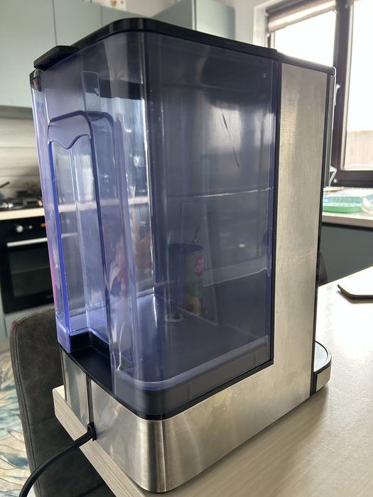 Dozator apa fierbinte ideal pentru bebelusi