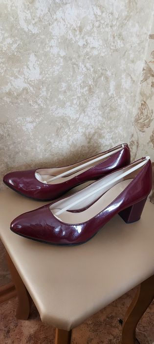 Продам женские туфли