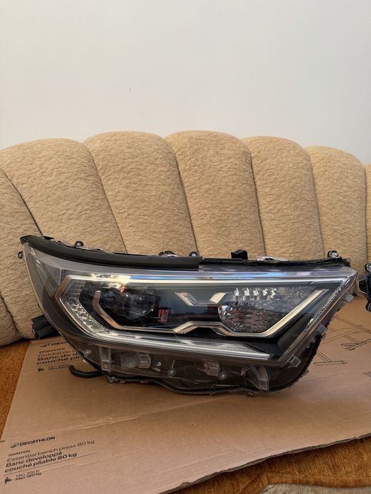 Faruri, Far stanga / Far dreapta Toyota Rav 4 2018-2023