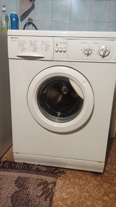 Пералня . Indesit работеща