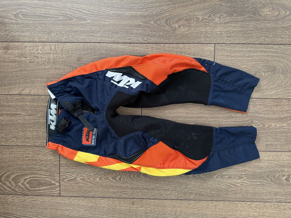 Pantaloni si tricou KTM