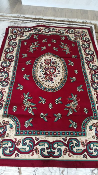 Продам ковры новые.