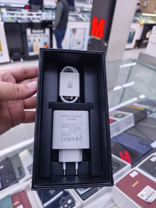 Honor Magic7  12/256 global