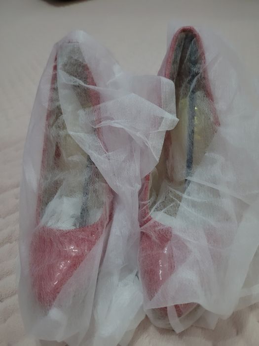 Червени лачени обувки