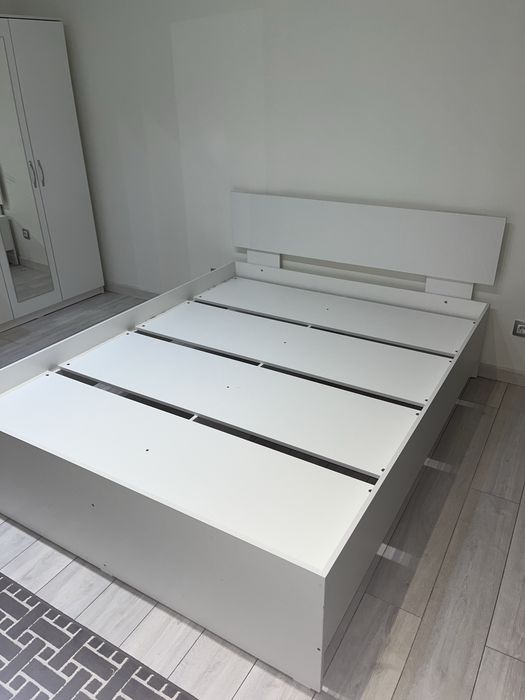 Кровать 208х160 и 2 тумбочки