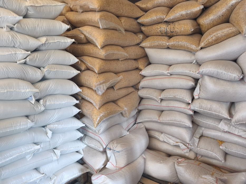 Porumb Grau Orz Floare Mazăre Orez Sorg Rapita Mei Amestec Ovăz Șrot