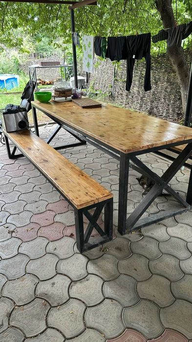 Продам стол со скамейками для дома дачи