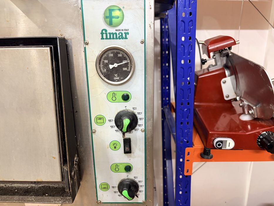 Продавам FIMAR професионална италианска пицарка със стойка