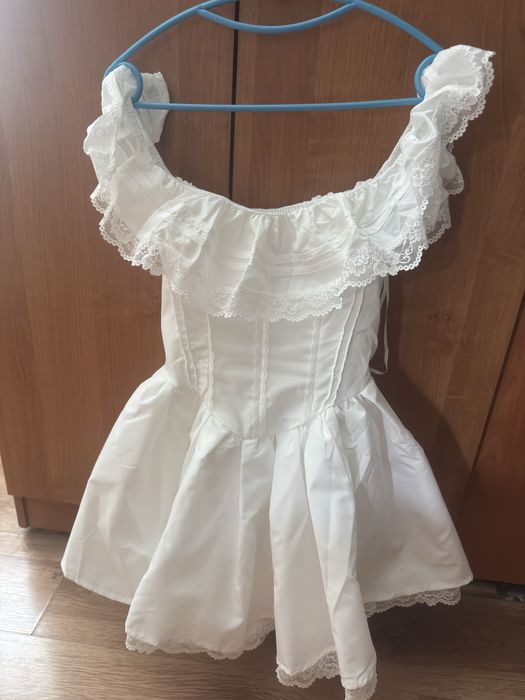 Бяла къса рокличка