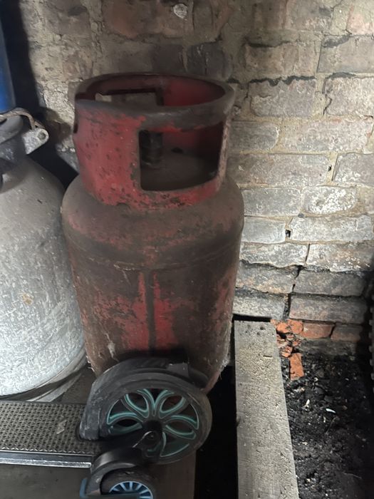 Продам 2 газовых баллона