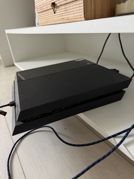 PS4 FAT 500GB + 2 controllere - stare foarte buna