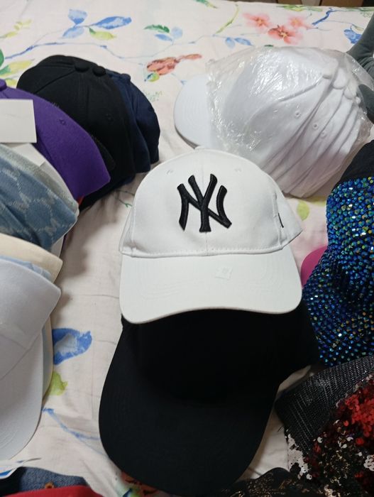 Продам бейсболки дёшево