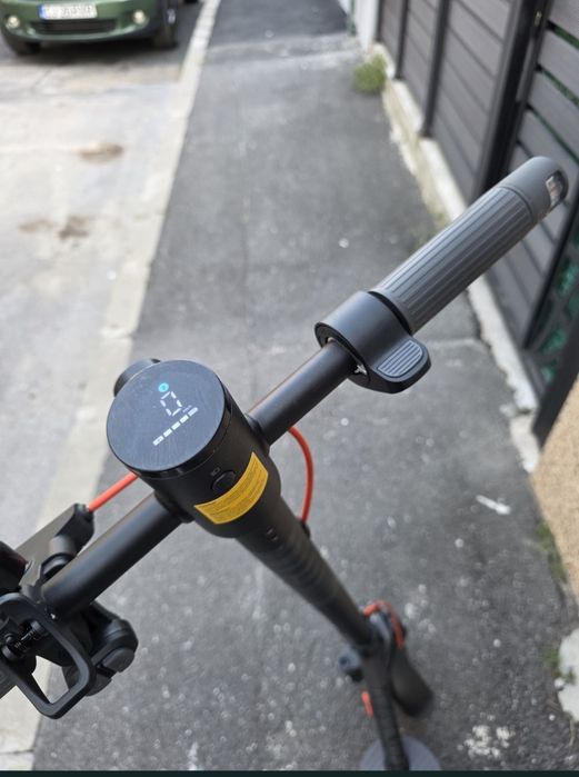 Xiaomi Electric Scooter Elite 400W – stare foarte bună