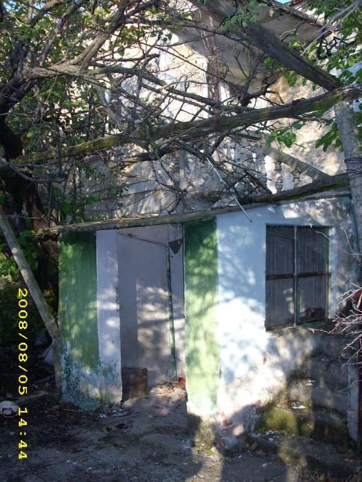 Двуетажна къща за реновиране с.Недялско