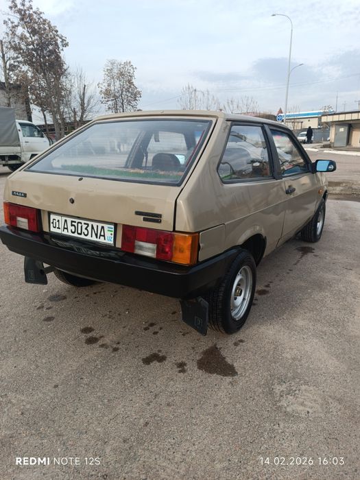 Лада Ваз 2108 Спутник 1987 года.