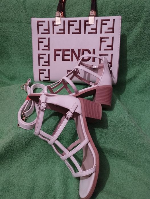 Босоножки летние, красные и белые