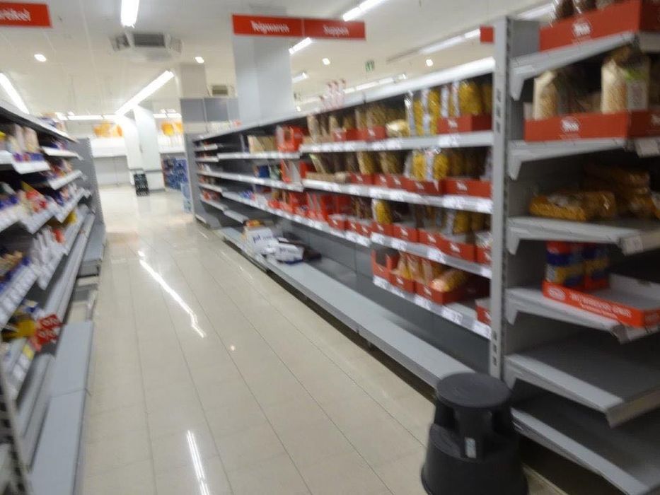 Крайстенни и островни стелажи за магазини