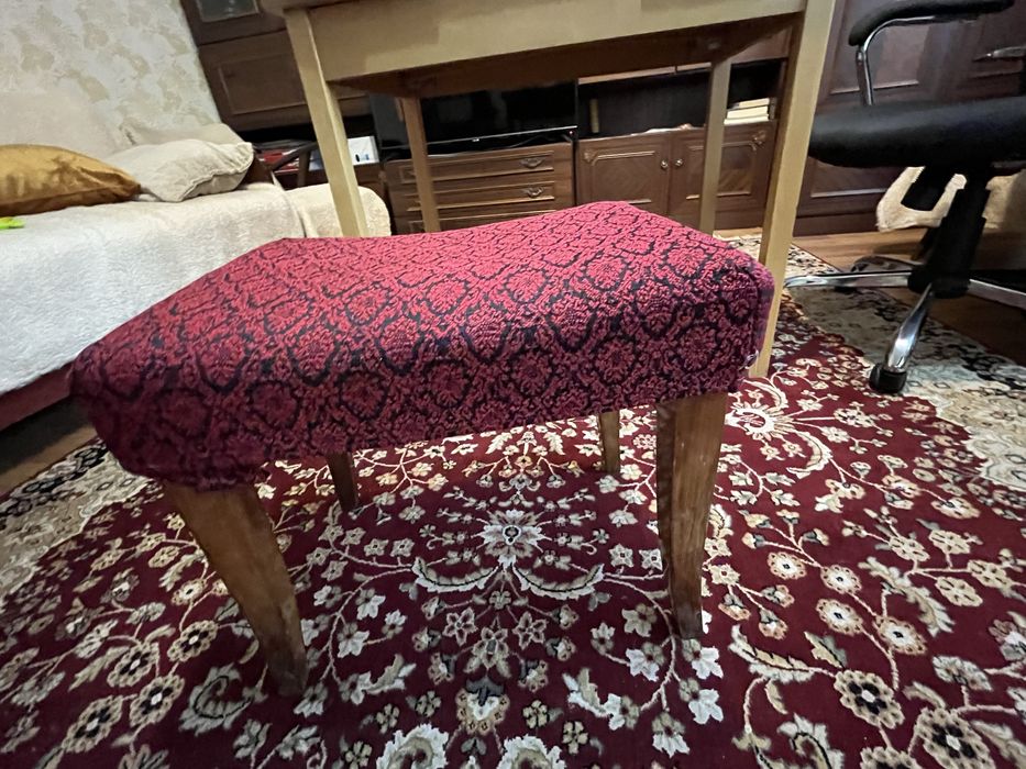 Ретро табуретки и фотьойли