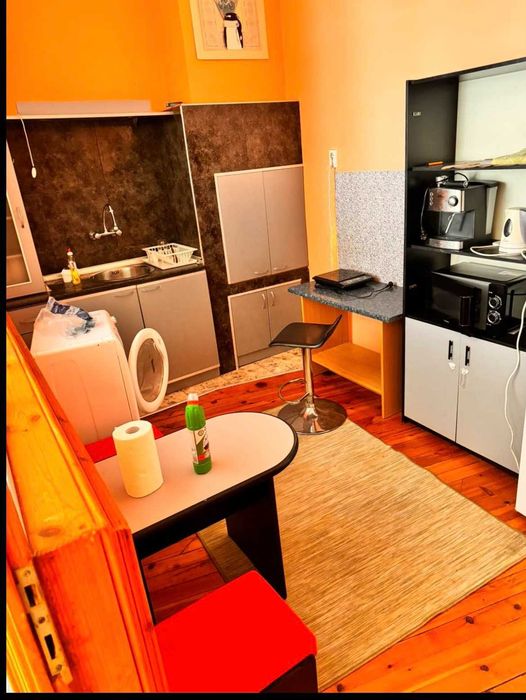 Дава се под наем Двустаен апартамент в Бургас, Център - 110 кв.м за 433.5 € - Снимка #2