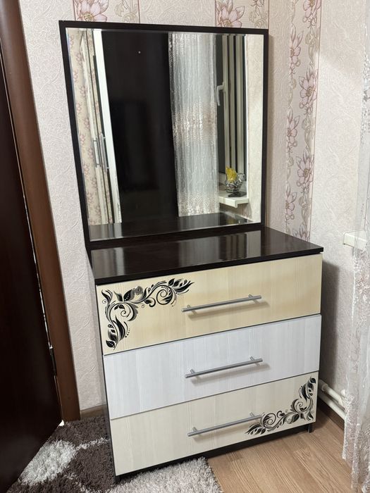 Комод для спальни, гостиной.