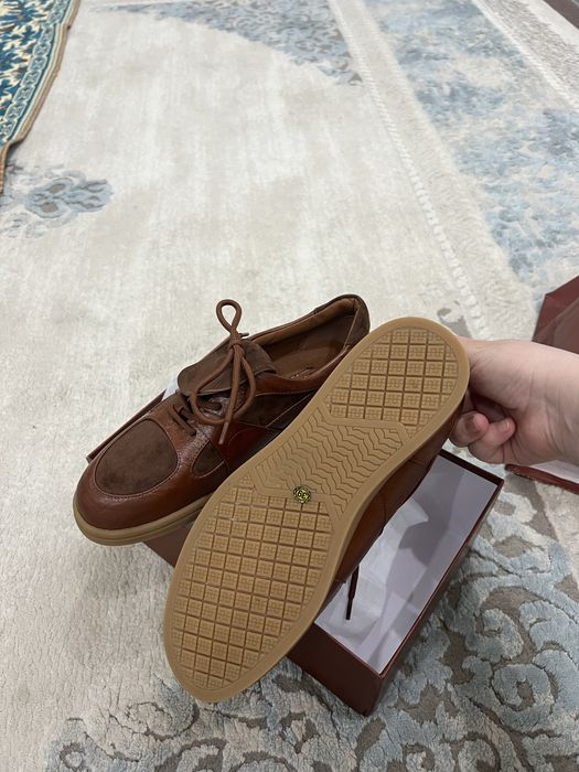 Кожаная кроссовка