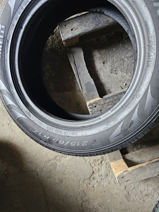 2 anvelope vara 215 65 17 Pirelli