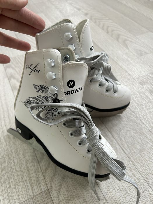 Продаю детские коньки