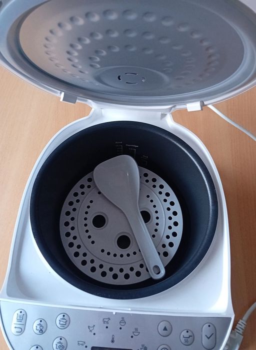 Нов мултикукър PHILIPS HD4713/40