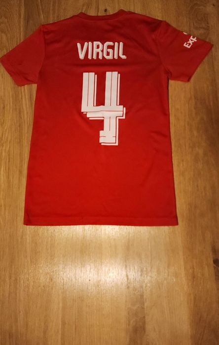 echipament fotbal Virgil Van Dijk