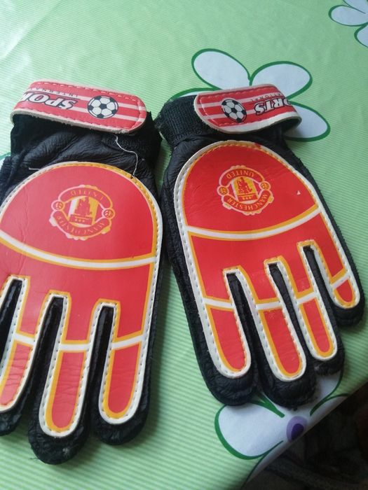 Перчатки и щетки