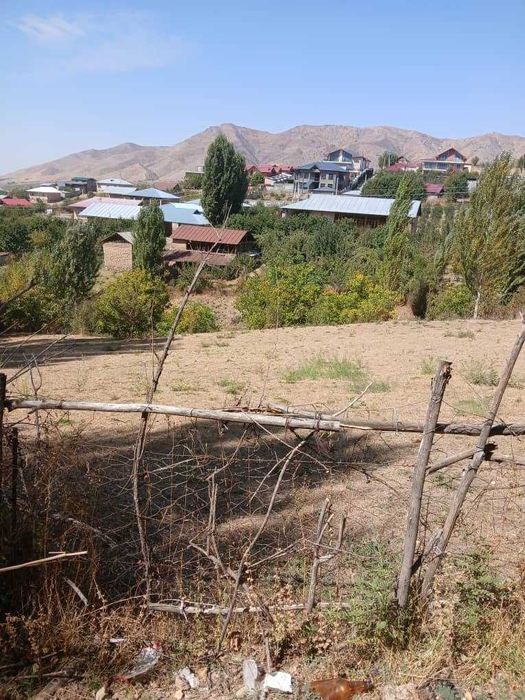Toshkent viloyati Parkent tumani Kumushkonda turar yer sotiladi