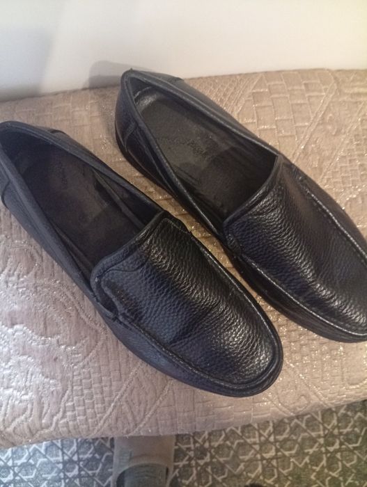 Обувь продается мальчику