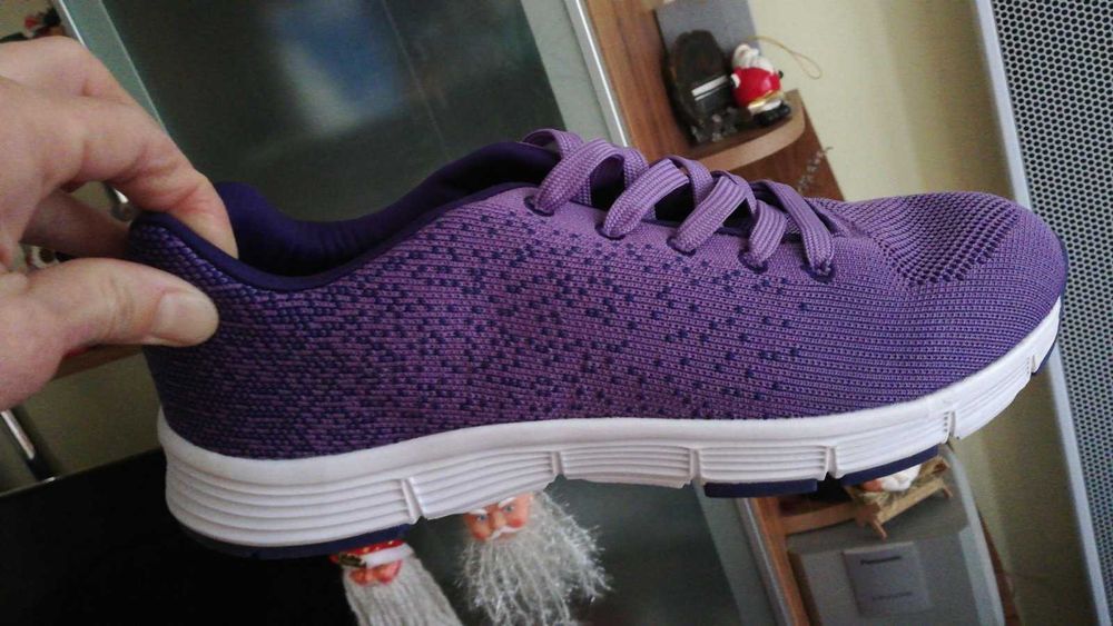 Нови маратонки от Англия