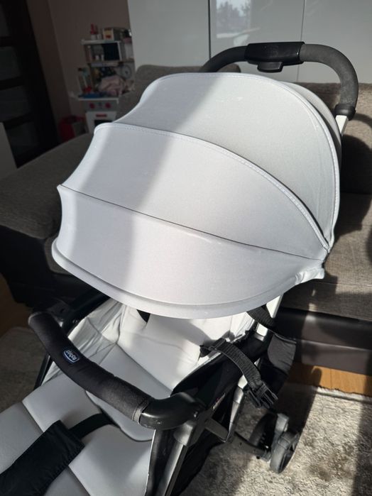 Лятна количка Chicco Ohlala + дъждобран - тежи само 3.8 кг