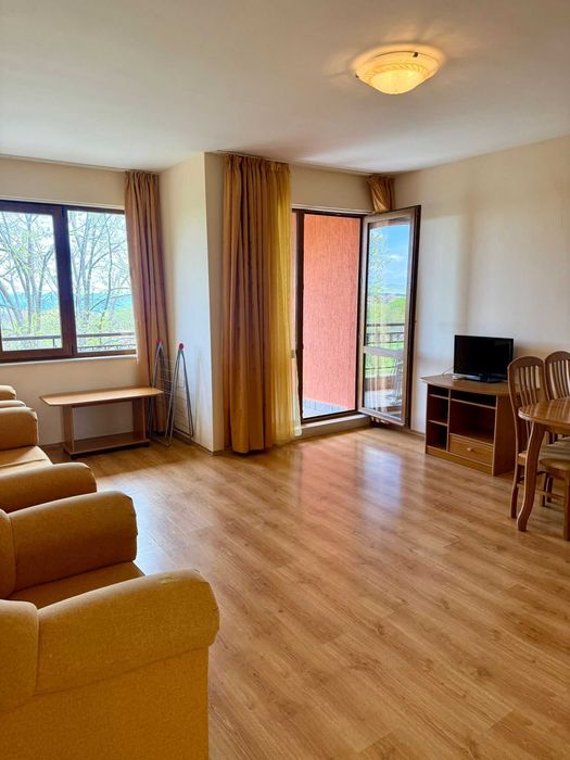 Двустаен апартамент в Обзор