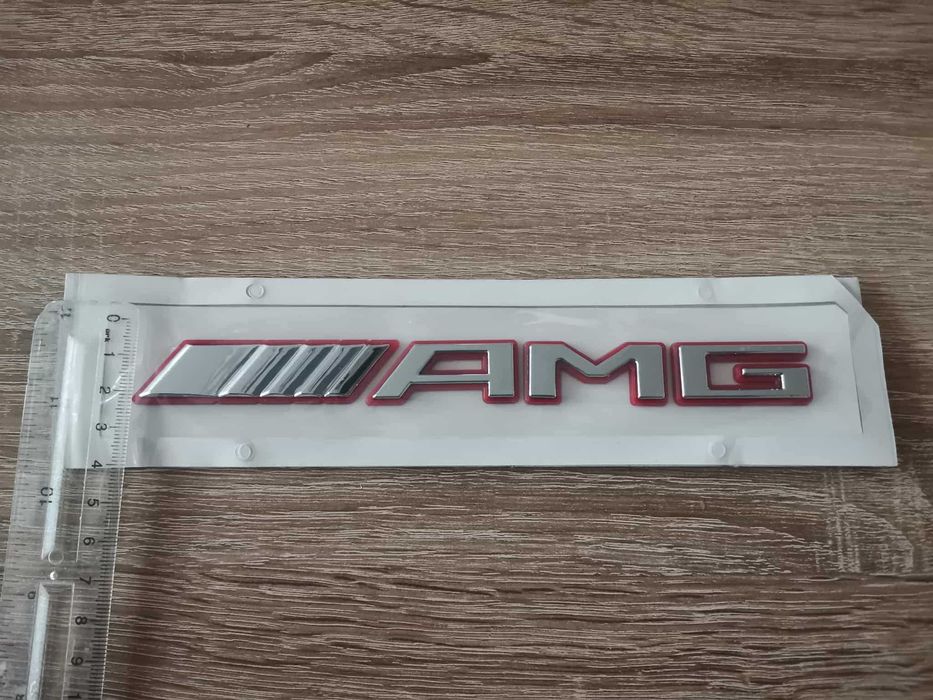 Mercedes Benz AMG сребриста емблема с червен кант