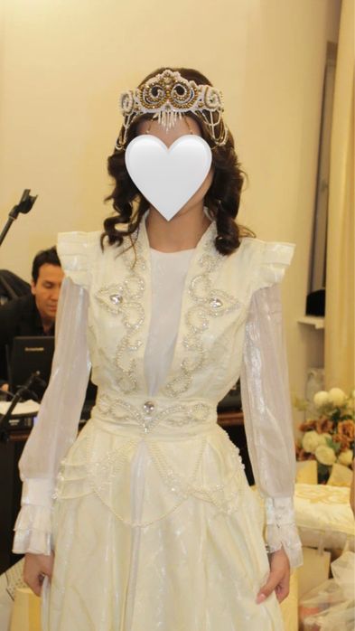 Срочно продаю платье и комзол