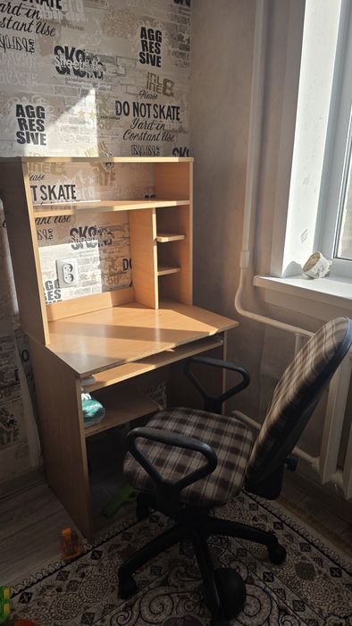 Стол и кресло  вместе