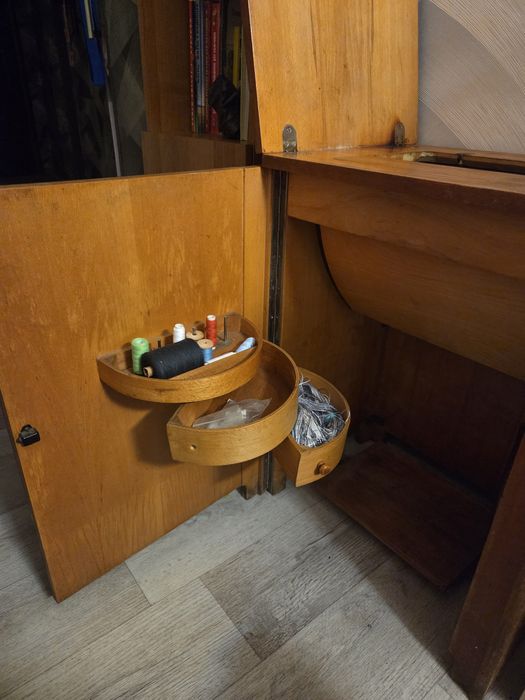 Продам швейную машинку.