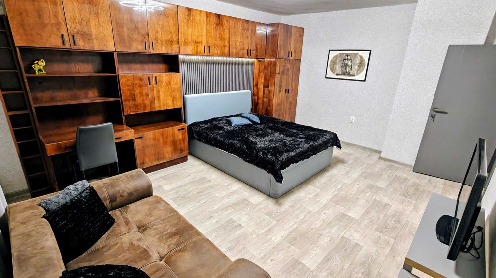 Дава се под наем Четиристаен апартамент в Варна, Червен площад - 100 кв.м за 900 € - Снимка #11