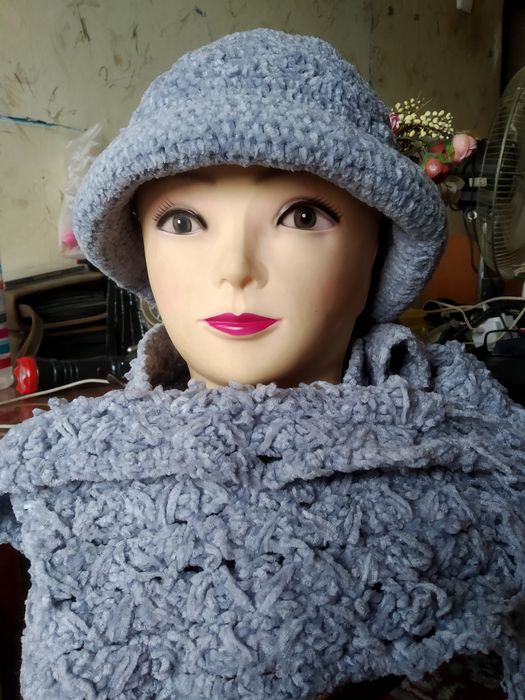 Теплая шапка продается