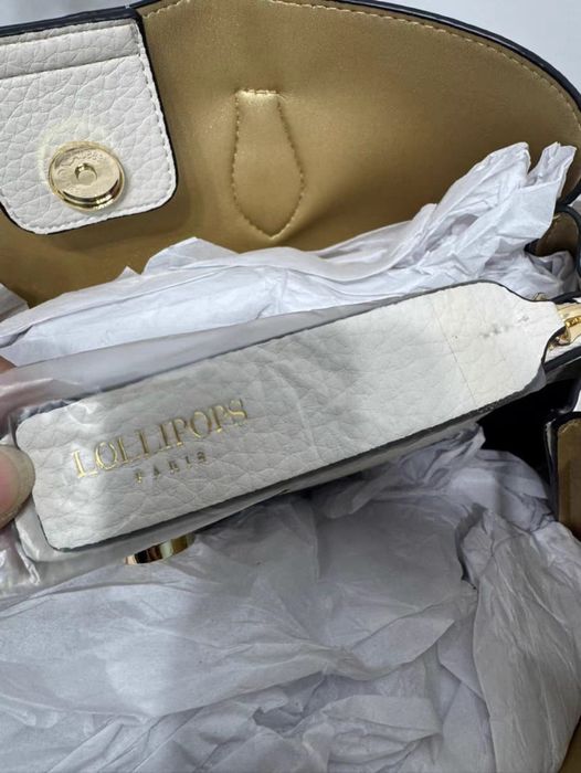 Женская сумка цвета айврори