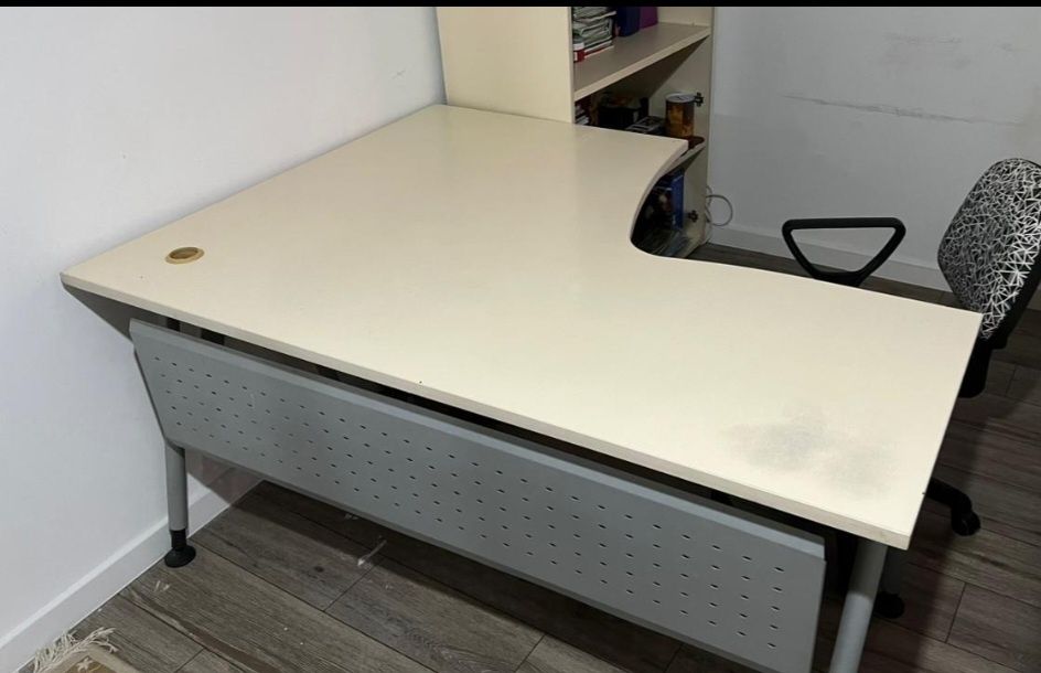 Продам стол срочно