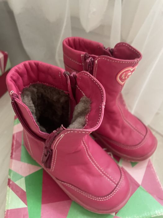 Продам детские ботинки